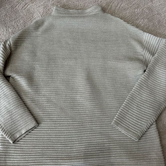 Tahari Gray Ribbed Turtleneck Sweater - Picture 1 of 2